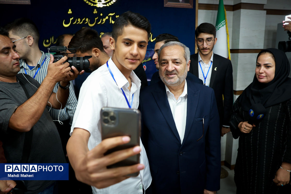 مجلس دانش‌آموزی ‌یک موقعیت تربیتی ممتاز برای تمرین مشارکت و ‌تعاملات ‌ملی و ‌بین‌المللی است