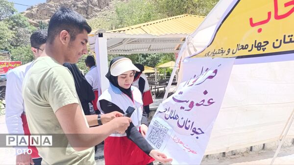 ایستگاه خدمت در پیرغار؛ تکاپوی جوانان هلال‌احمر