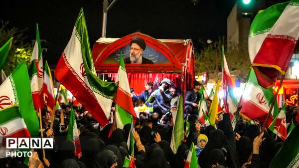  روزهای دلتنگی؛ شهادت پدر، آرزوی پرواز، تشییع شهدا