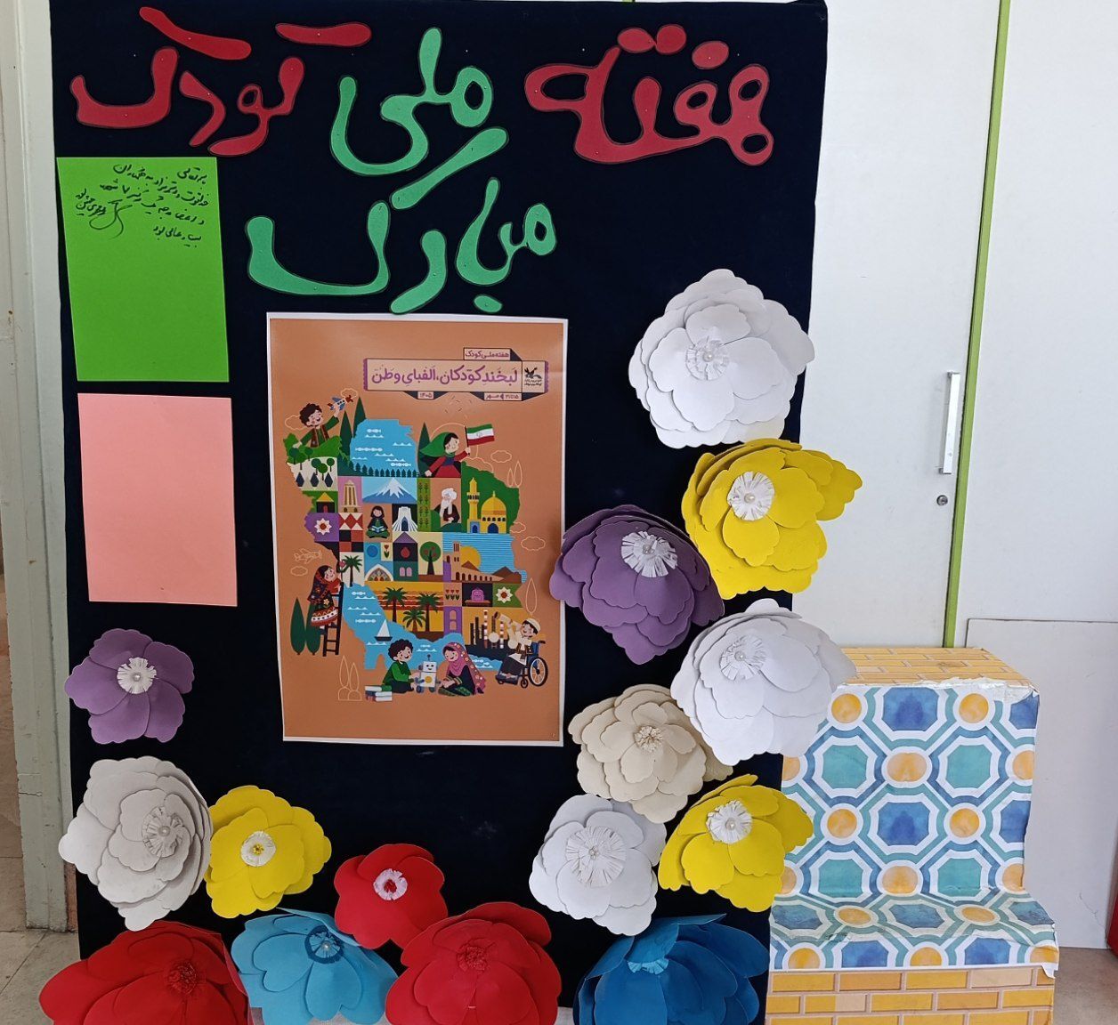 رونمایی از آثار هنری اعضا و مربیان در مرکز شماره ۷ کانون پرورش فکری مشهد
