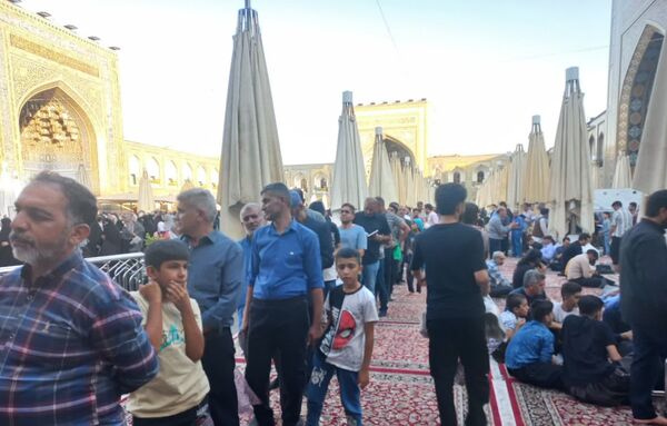 سیل عظیم زائران و مجاوران حرم امام رضا (ع) در روز آغاز امامت حضرت مهدی (عج)