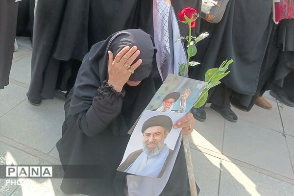 حضور جمعیت و مهمانان ویژه در مراسم وداع با رهبر شهید در مصلی امام خمینی تهران