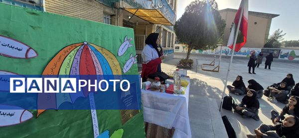 گرامیداشت هفته پدافند غیرعامل در مدرسه زنده جانی شهرستان کاشمر 