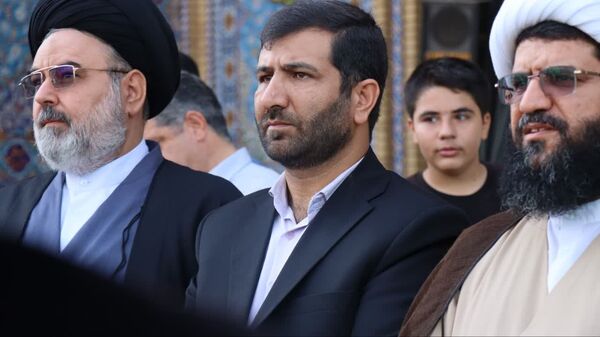  ادای احترام دانش‌آموزان و فرهنگیان شهرستان پاکدشت به مقام شامخ شهیدان مقاومت و شهید سید حسن نصرالله 