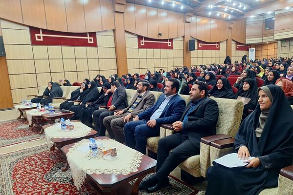 درخشش بانوی معلم‌ تراز انقلاب اسلامی از چهاردانگه