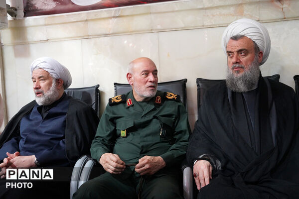 مراسم بزرگداشت قائد شهید امت در حرم حضرت معصومه(س)