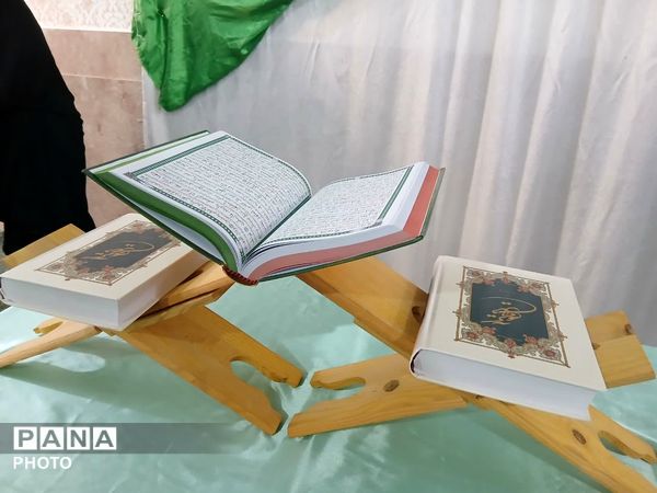 محفل انس با قرآن کریم به مناسبت ماه مبارک رمضان در آموزشگاه خلیج فارس مروست