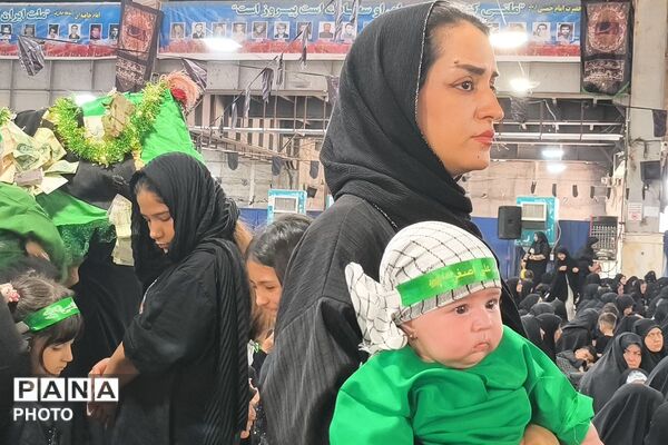 حضور مادران و نوزادان شش ماهه در همایش شیرخوارگان حسینی