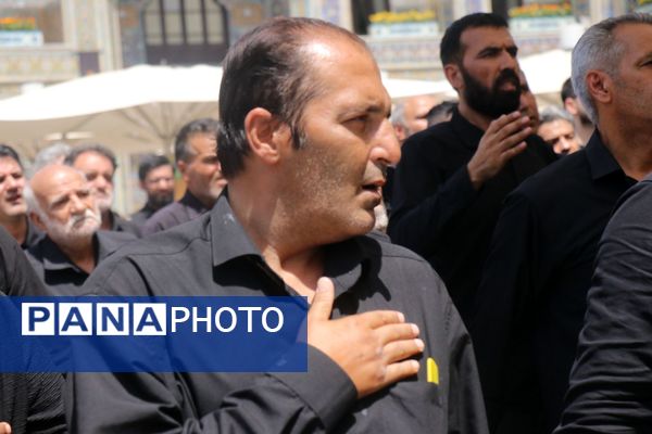 حرم مطهر رضوی غرق در ماتم اباعبدالله الحسین(ع)