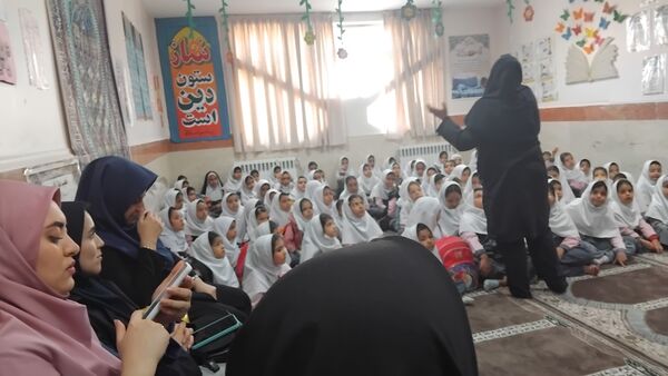 جشن روز دانش‌آموز در دبستان دخترانه شهید محمدرضا مقدم 