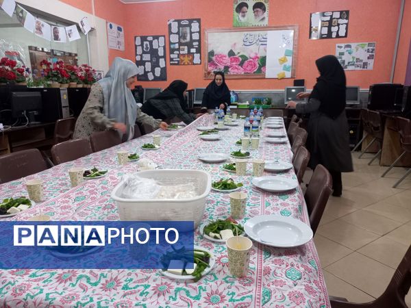 برگزاری ضیافت افطاری در دبیرستان شاهد معرفت ناحیه پنج 