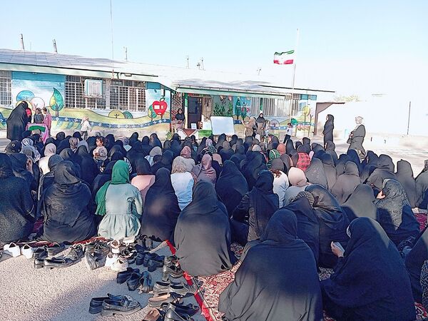 اولین جلسه انجمن اولیا در دبستان توحید 