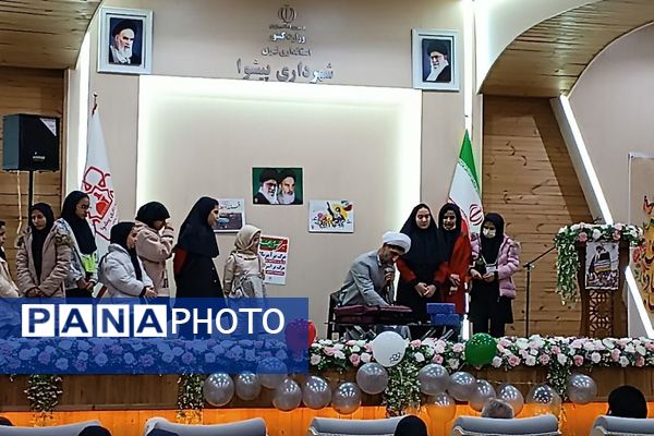 پایگاه شهید انصاری میزبان دانش‌آموزان دبستان مهدیزاده در جشن دهه فجر 