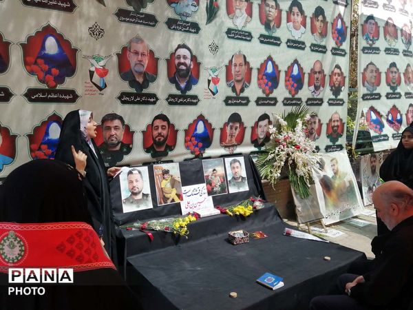 آیین گلباران مزار شهدا در سالروز تاسیس سازمان دانش‌آموزی