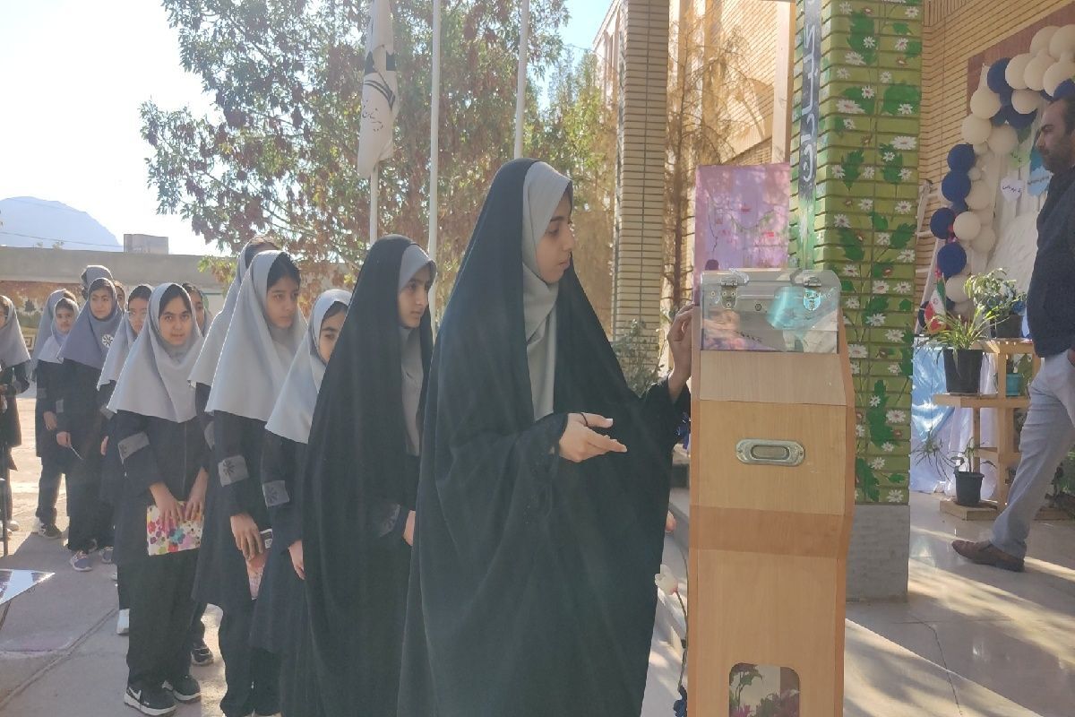 جشن عاطفه‌ها؛ تمرین مهربانی در مدارس اسفراین