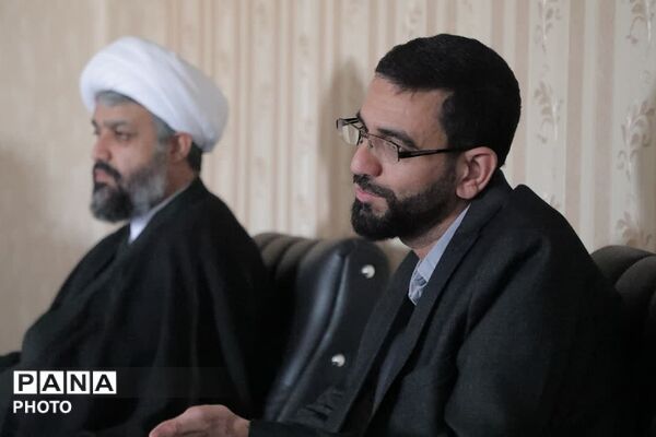 دیدار صمیمانه امام جمعه باقرشهر و کهریزک با خبرنگاران و فعالان رسانه‌ای منطقه 
