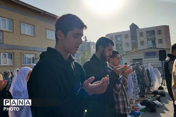 شکوه وحدت در قرچک؛ اقامه باشکوه نماز عید سعید فطر در صفوفی الهی