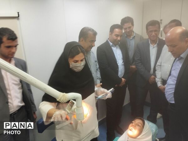 آغاز پویش ملی دهان و دندان در شهر فین با حضور معاون وزیر آموزش‌وپرورش