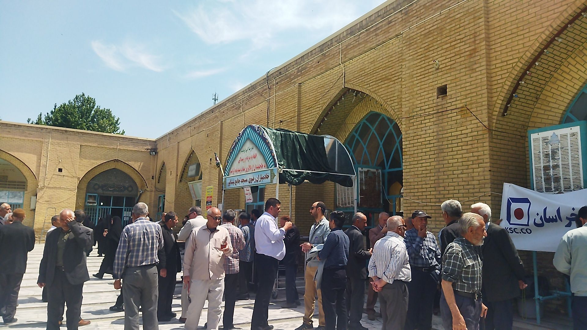 چایخانه مسجد جامع نیشابور میزبان نماز گزاران نیشابوری شد 