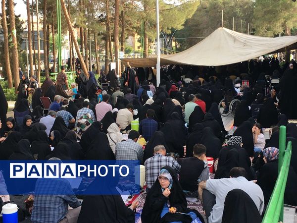 برپایی مراسم دعای عرفه در گلستان شهدای اصفهان