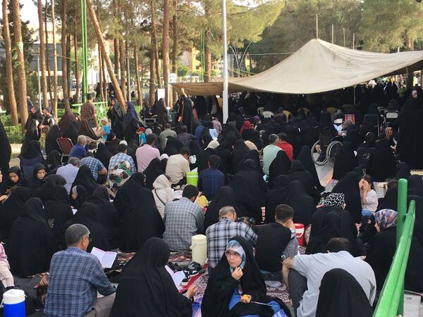 برپایی مراسم دعای عرفه در گلستان شهدای اصفهان