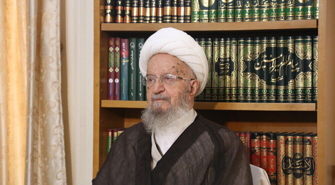 تاکید آیت‌الله مکارم شیرازی بر حفظ وحدت ملی، ایستادگی در برابر دشمن و مجازات عاملان جنایت
