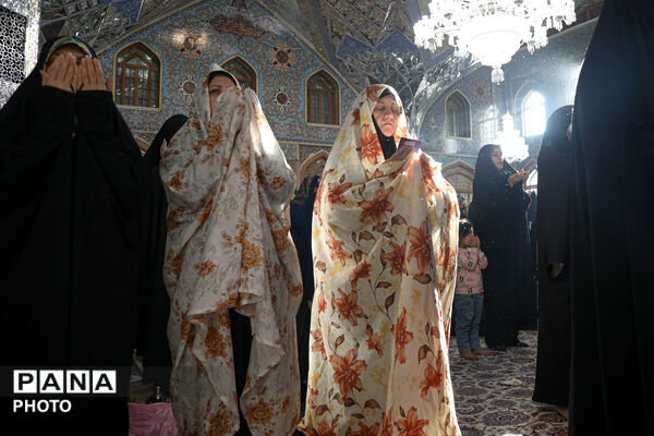 اقامه نماز عید فطر در حرم مطهر رضوی-۲
