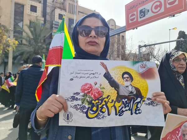 جلوه‌ای از وحدت و همدلی در راهپیمایی ۲۲ بهمن