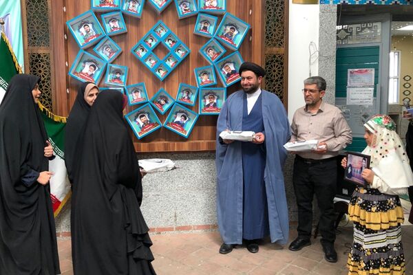 برگزاری جشن عاطفه‌ها در دبستان شاهد ام‌البنین (س) ناحیه دو شهرری 