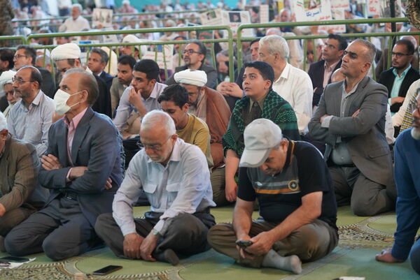 حضور مدیرکل آموزش‌وپرورش استان در نماز جمعۀ شهر اصفهان