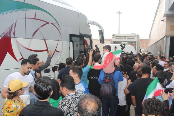 تیم ملی با استقبال هواداران وارد تهران شد