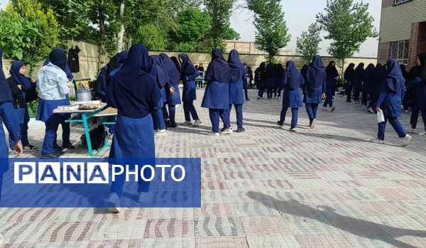 برپایی بازارچه کسب و کار در دبیرستان قلم‌چی۲ بن