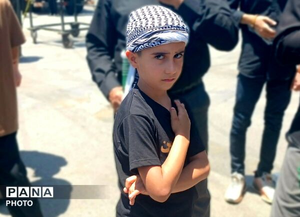 برافراشته شدن پرچم های «یالثارات‌الحسین» بر دوش عزاداران حسینی کامیاران