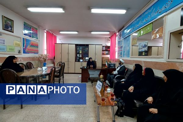 بازدید سرپرست معاونت پرورشی اداره آموزش و پرورش کهریزک از دبیرستان زنده‌یاد الهام شریعت