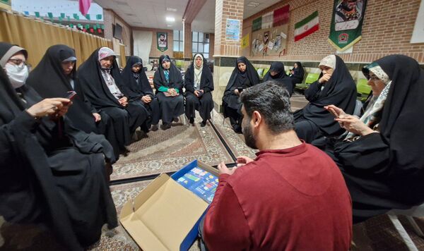 «ایران‌مون» مهمان اعتکاف دانش‌آموزی دختران همدان شد