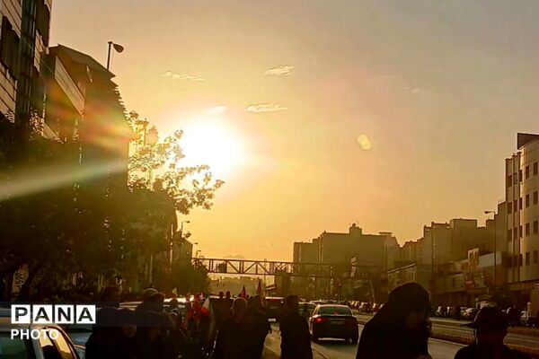 حماسه حضور مردم ایران در مراسم تشییع رهبر شهید