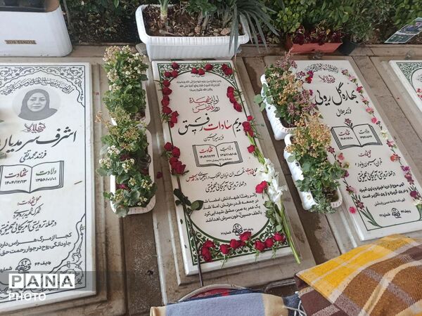 اردوی زیارتی دانشجومعلمان قم در مرقد امام و بیت رهبر شهید