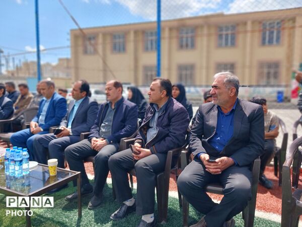 آیین نامگذاری زمین چمن مصنوعی مدرسه بهاءالدین ادب به نام شهید دانش‌آموز ماهان زارعی