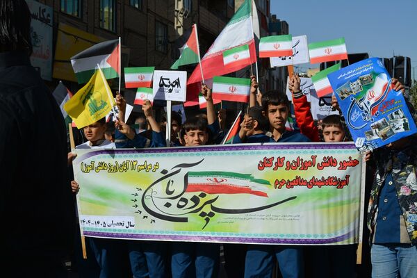 تجلی اقتدار مردم بهارستان در راهپیمایی ۱۳ آبان