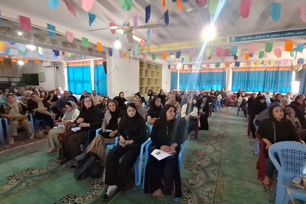 جلسه انجمن اولیا و مربیان در دبیرستان رازی