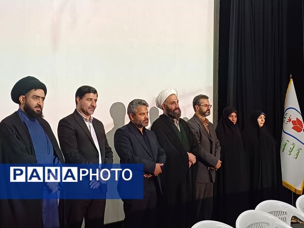 جشن ستارگان دانش‌آموزی در تالار شهرداری دولت‌آباد شهرستان برخوار 