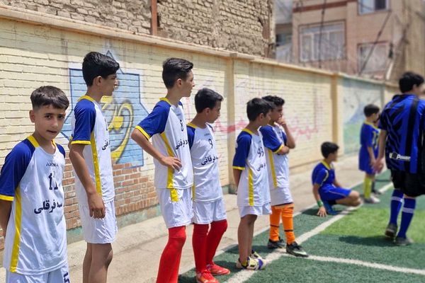 آیین افتتاح زمین چمن مصنوعی در قرچک