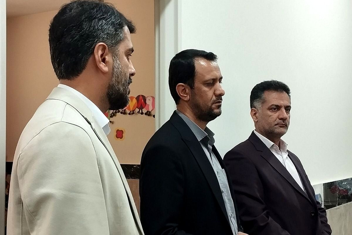 قرآن ، عترت و نماز ؛ سه نشانه برای راهیابی به روشنایی