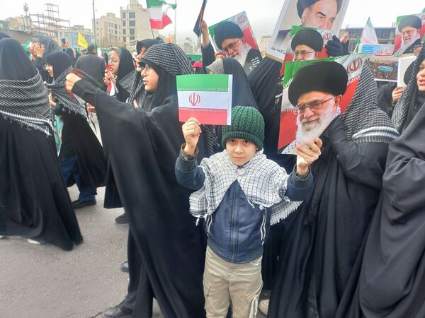 نسل فردا در مسیر انقلاب