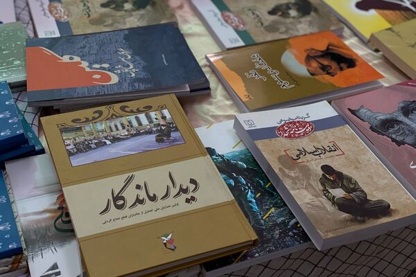 دانش‌آموزان دبیرستان نگین‌دانش ورامین میهمان کتابخانه رازی شدند