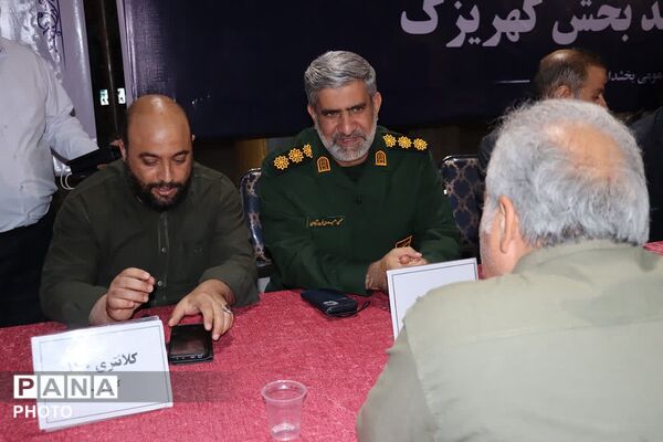 میز خدمت مدیران ارشد بخش کهریزک در تجمعات مردمی شبانه