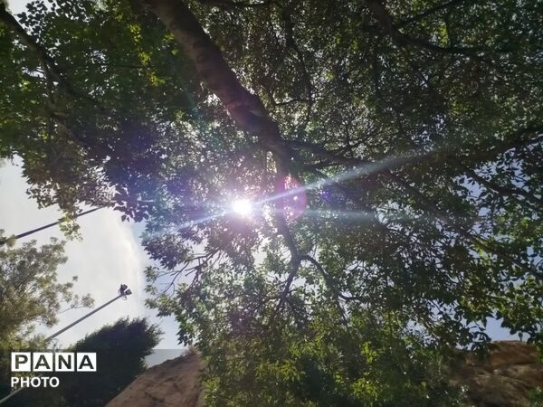 جلوه‌گریِ رنگ‌های پاییزی و طراوت چشمه در تفریحگاه «پیر خوشدر» کلاته‌رودبار