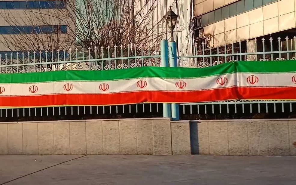 شنیدن ترانه ی رویش از برگ های تاریخ انقلاب