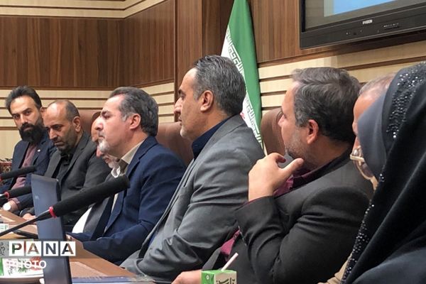 تجلیل از معاونین پرورشی در ناحیه دو شهرری 