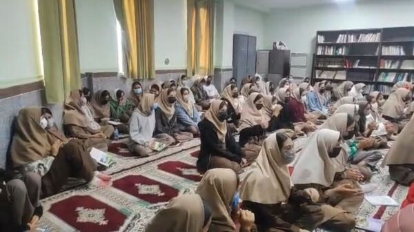 گرامیداشت روز مادر در دبیرستان حضرت آسیه (س)  